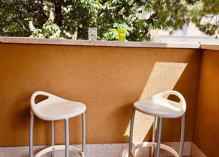 Silenzioso E Riservato